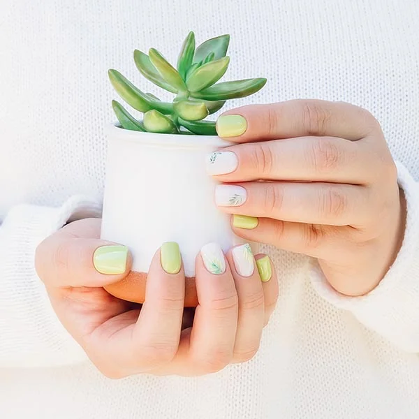 A La Carte nail services